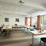 호텔 Center Affiliated By Melia 4*