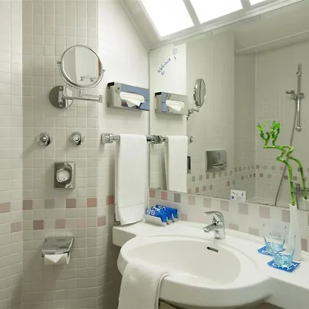 Hotel Center Affiliated By Melia 4*